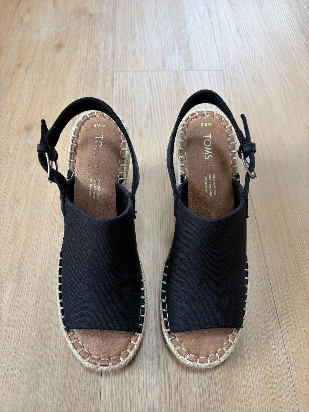 Toms classic black